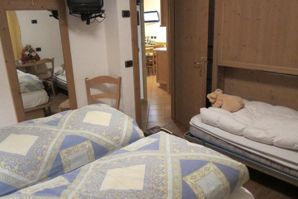 Chalet Del Sole Per Gruppi Livigno Cameră foto