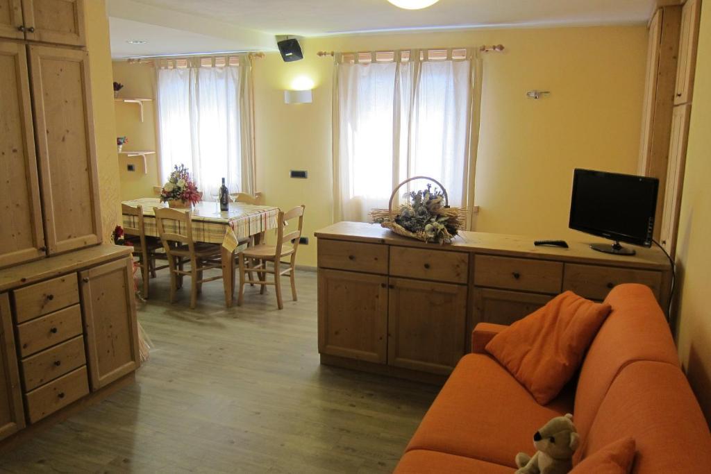 Chalet Del Sole Per Gruppi Livigno Cameră foto