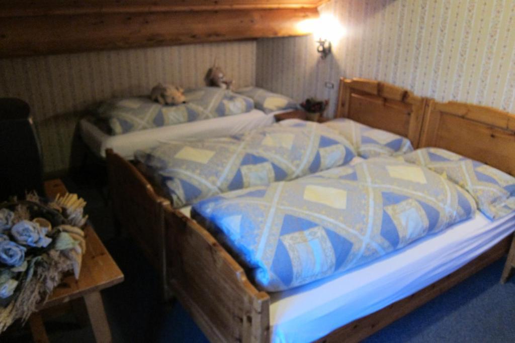 Chalet Del Sole Per Gruppi Livigno Cameră foto