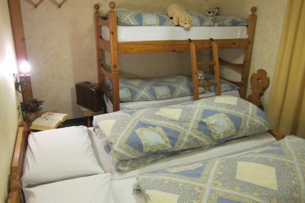 Chalet Del Sole Per Gruppi Livigno Cameră foto